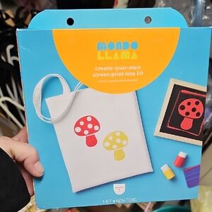 Nwt Mondo Llama Screen Print Tote Kit